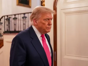 BBC تكشف موجات تداول مشبوهة تسبق تصريحات “ترامب” بدقائق؟