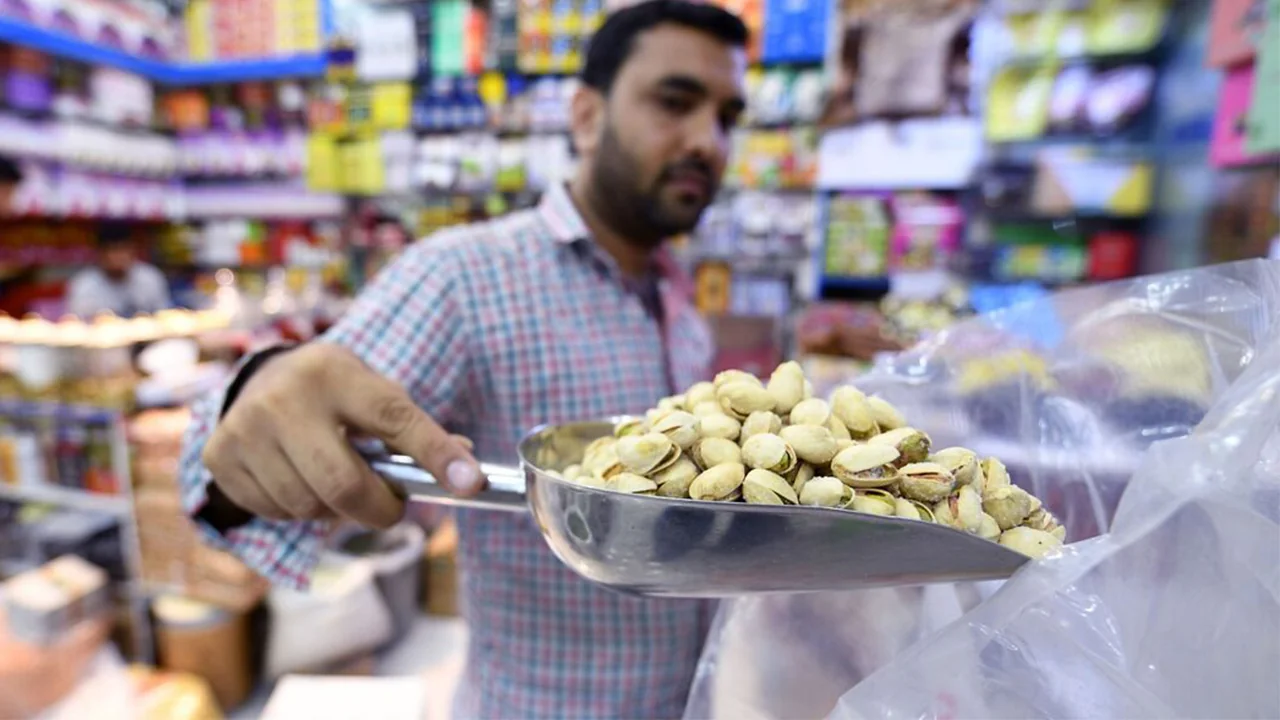 فستق الحرب… كيف فجّرت أزمة إيران أسعار “الذهب الأخضر” عالميًا إلى أعلى مستوياتها؟