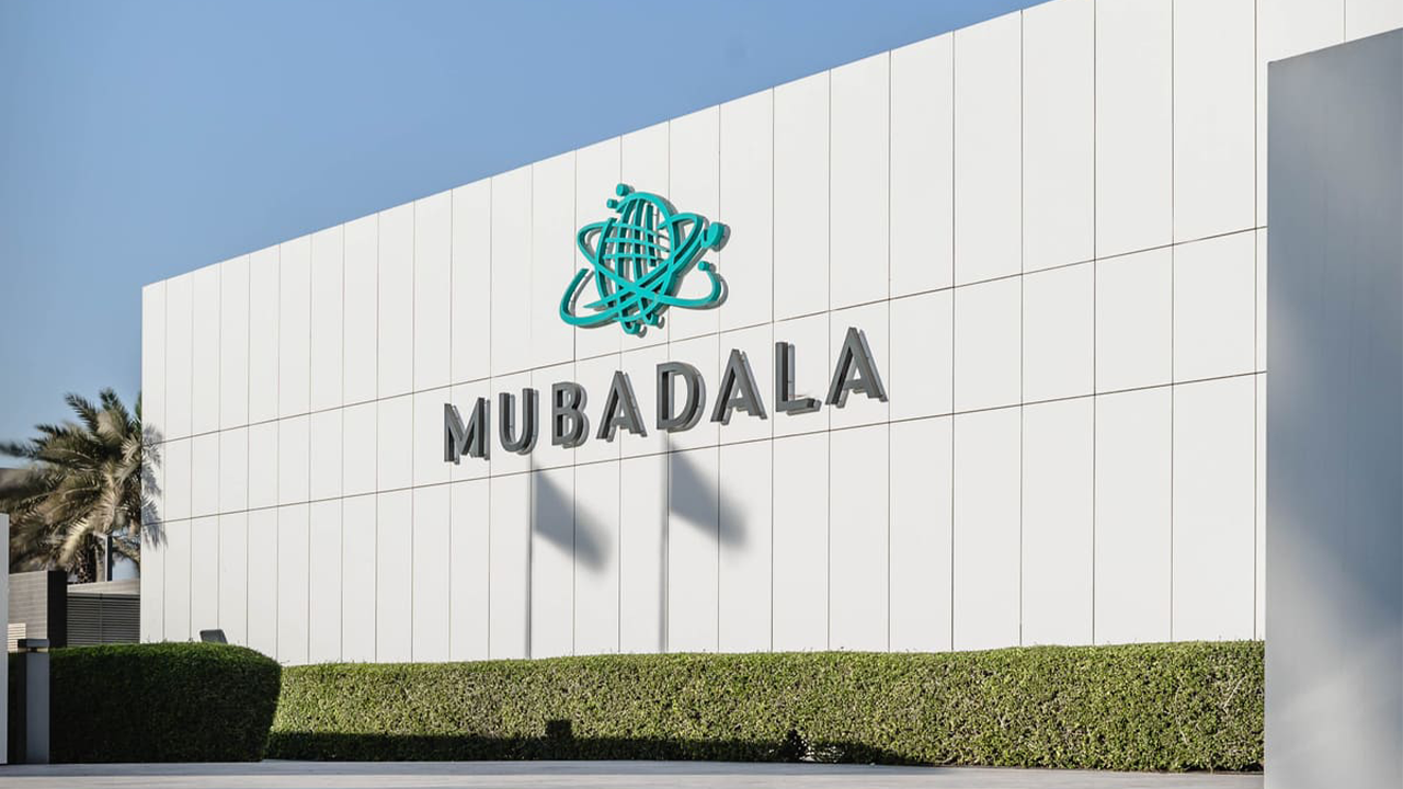 مبادلة تستحوذ على حصة بـ200 مليون دولار في مشروع ربط كهربائي بين بريطانيا وأيرلندا