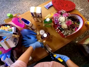 Iraqi Florist Creates COVID-19 Gift Baskets