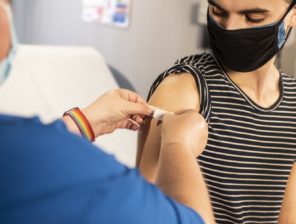Saudi Makes Vaccination Mandatory for Office-Goers