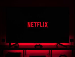 Netflix suspends its services in Russia