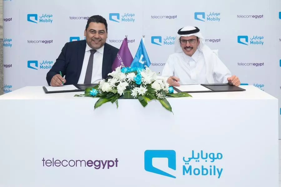 Mobily and Telecom Egypt sign MoU to co-build a submarine cable system