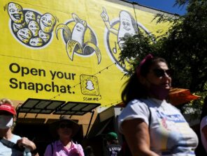 Snap is letting users show off their NFTs as AR filters</strong>