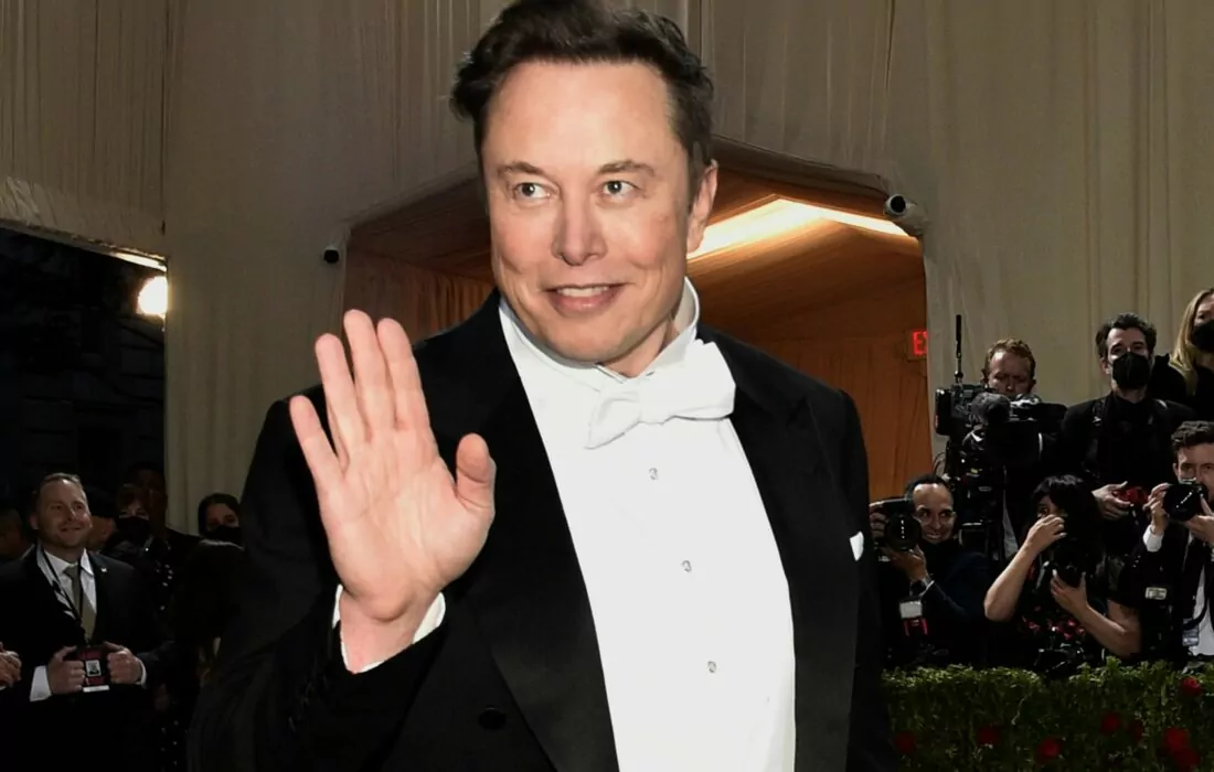 Elon Musk is buying Twitter, for real this time