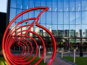 UAE’s e&&nbsp;sumbits&nbsp;offer&nbsp;to&nbsp;raise&nbsp;stake in Vodafone to 20%