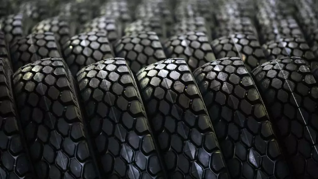 Rolling Plus signs $1b investment contract to establish tire factory in SCZONE