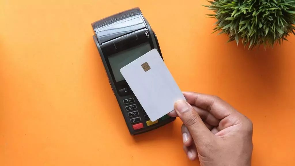 CBE issues new regulations on credit card use during traveling abroad