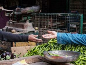 Financial Analysts Predict Marginal Dip in Egyptian Inflation for October