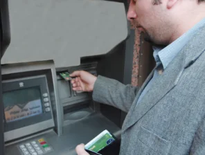 Egyptian Banks Hike Administrative Fees