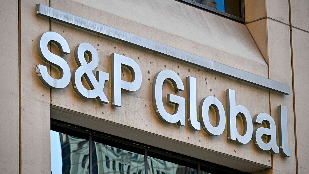 S&P Raises Egypt’s Credit Rating to “B”