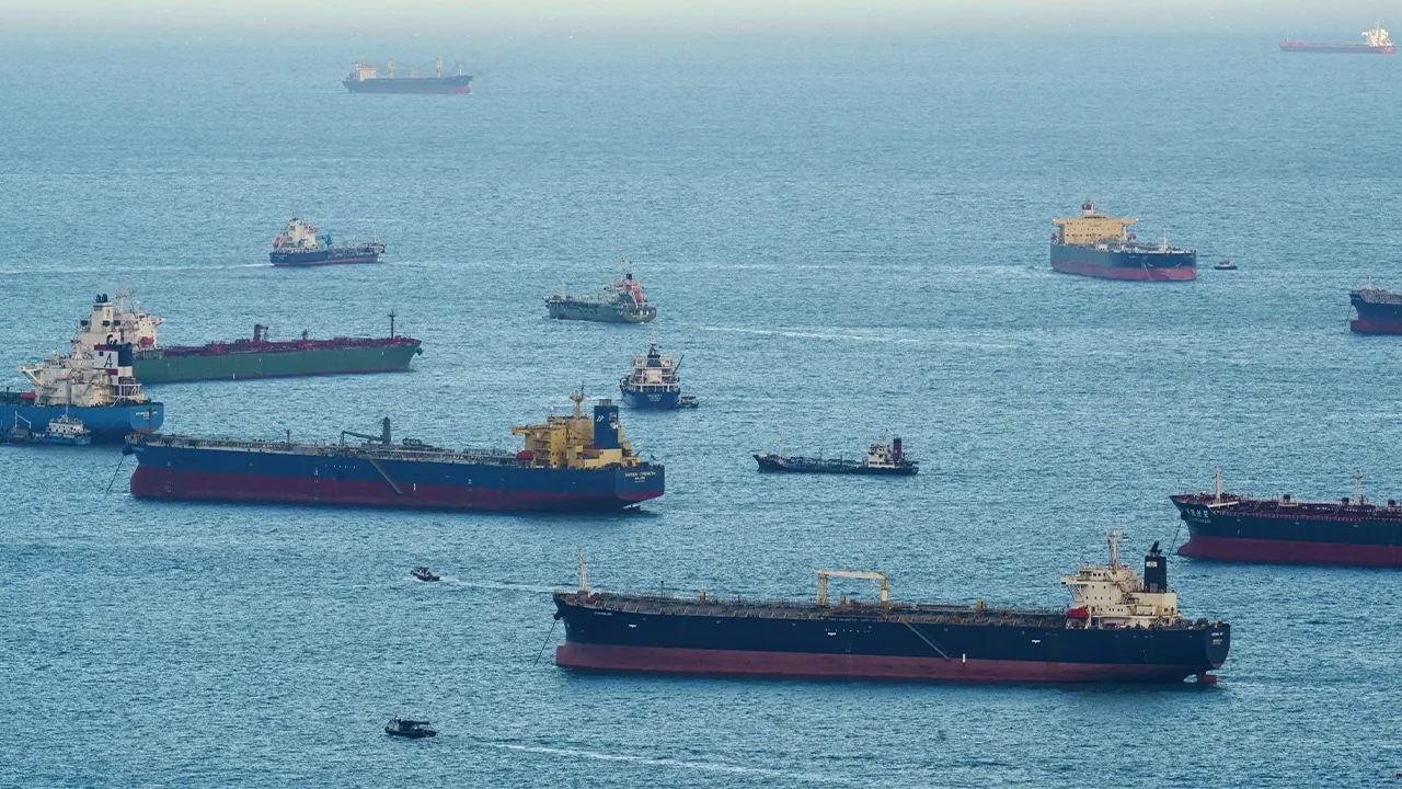 Oil Surges Above USD 110 as US Weighs Iran Proposal